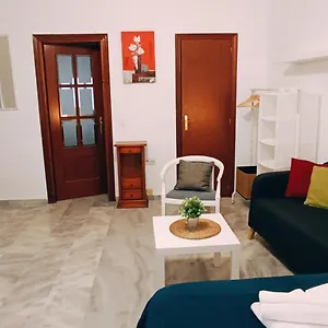 Estudios Santos , Málaga Spagna